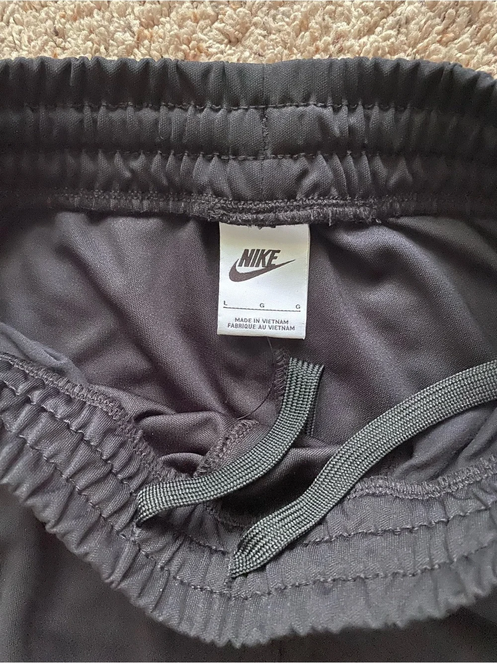 Like brand new—comfy and sharp looking Nike joggers size L